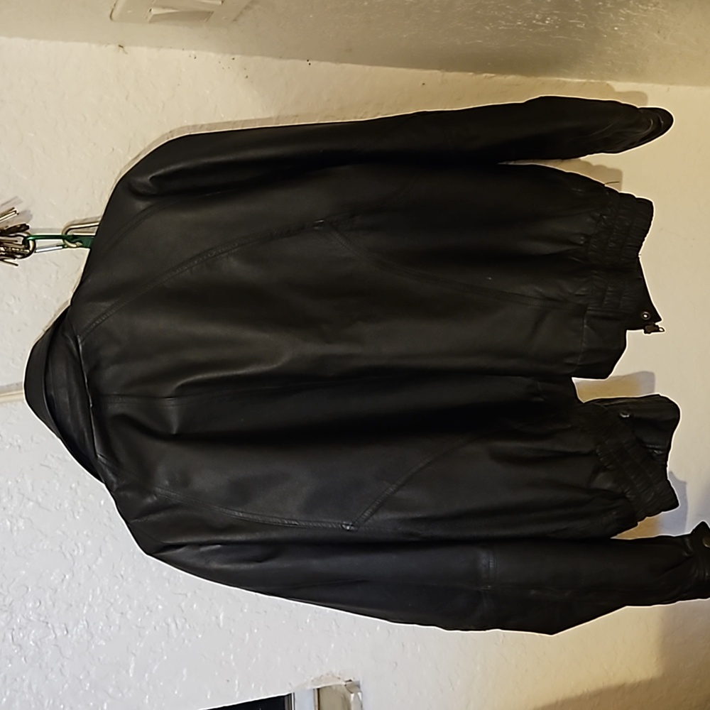 Leather jacket - Picture 2 of 4